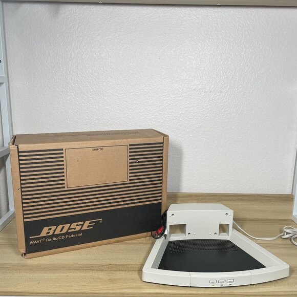 Bose Wave Radio CD Pedestal White AWACCQ Audio AUX Dock